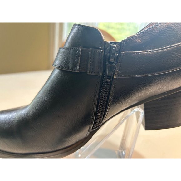 Women's Soul Naturalizer Boots Size 9.5 M Slip On Ankle Boot Buckle Strap Decor - Picture 4 of 9